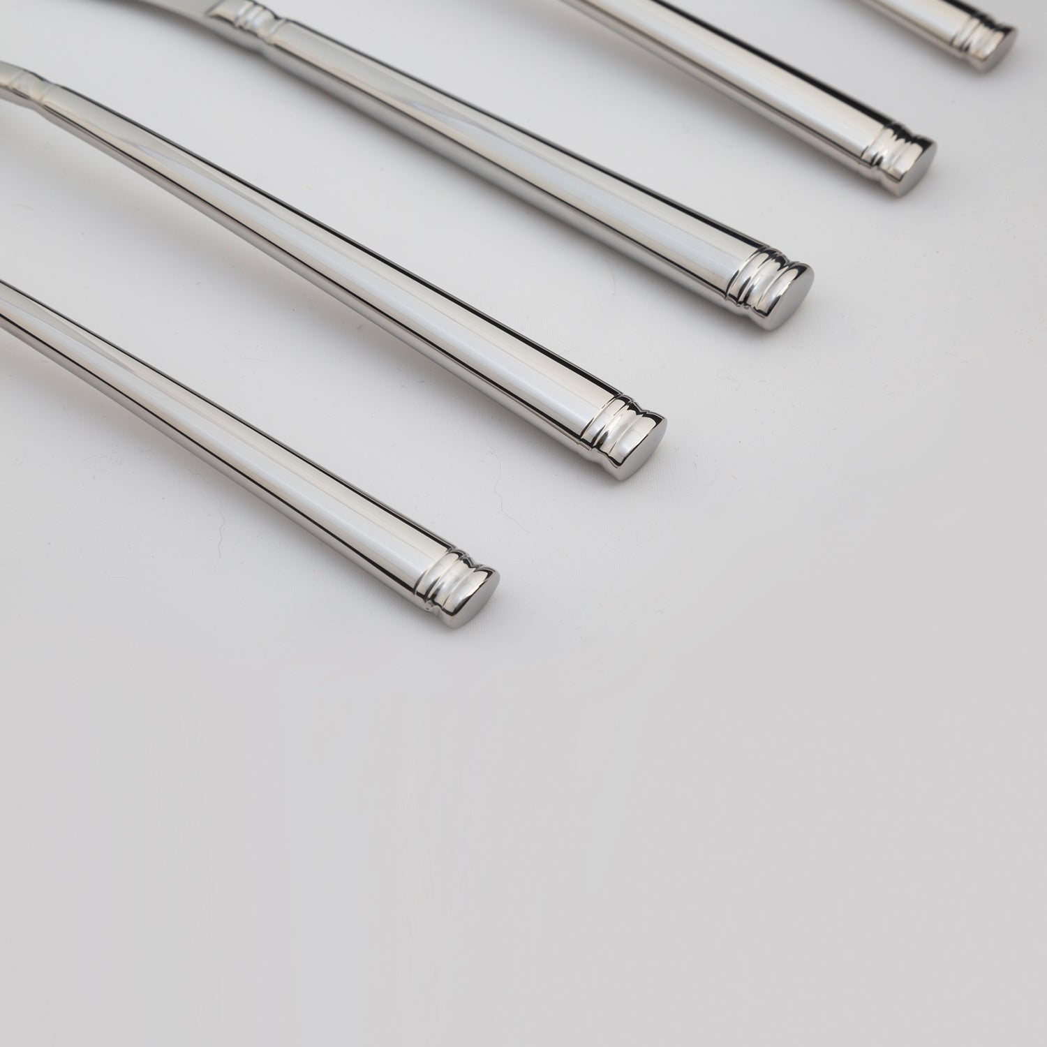 Emmy Mirror 18/10 Stainless Steel Flatware Set - 20 Piece Service for 4