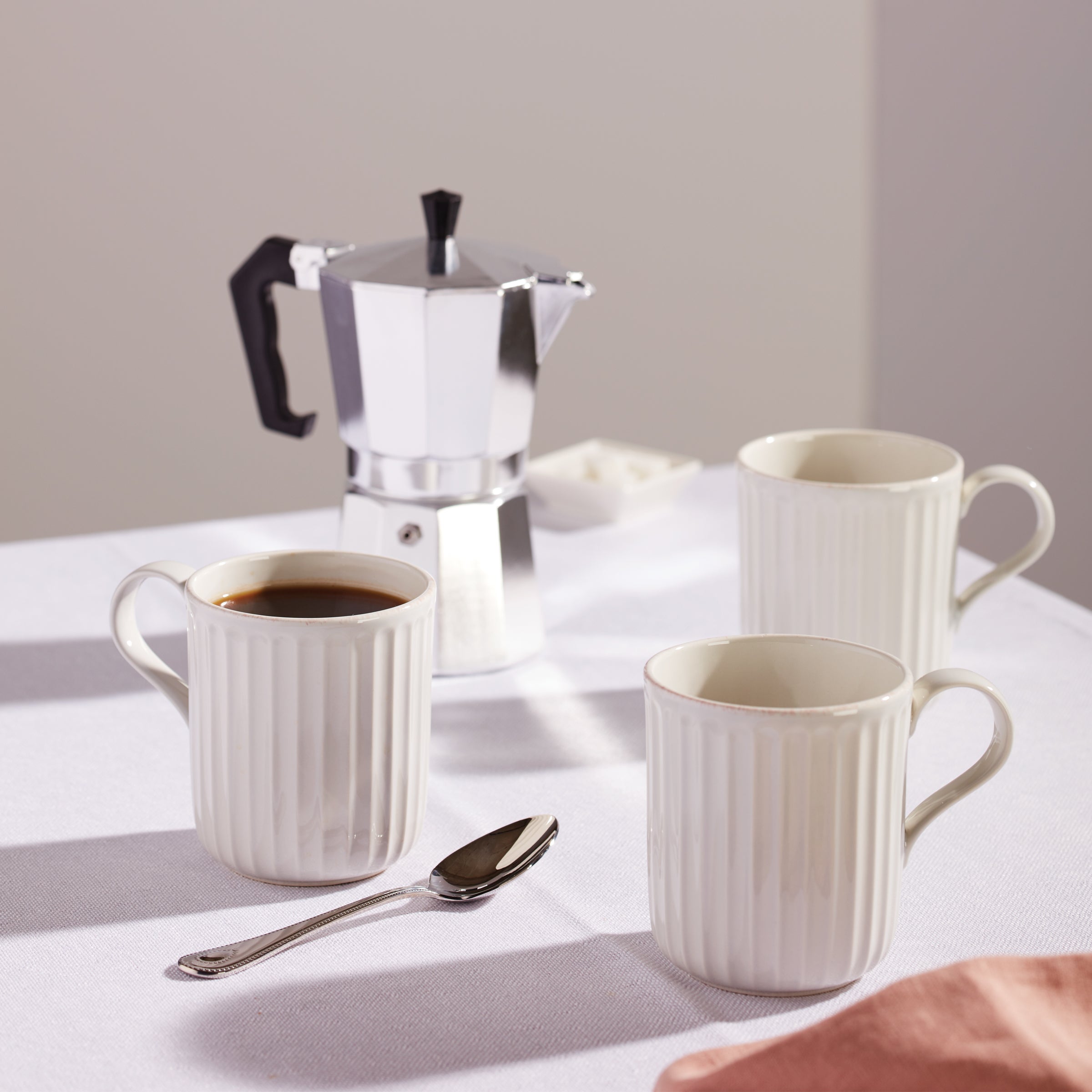 French Perle Scallop Coffee Mugs - Set of 4 Elegant Ceramic Cups
