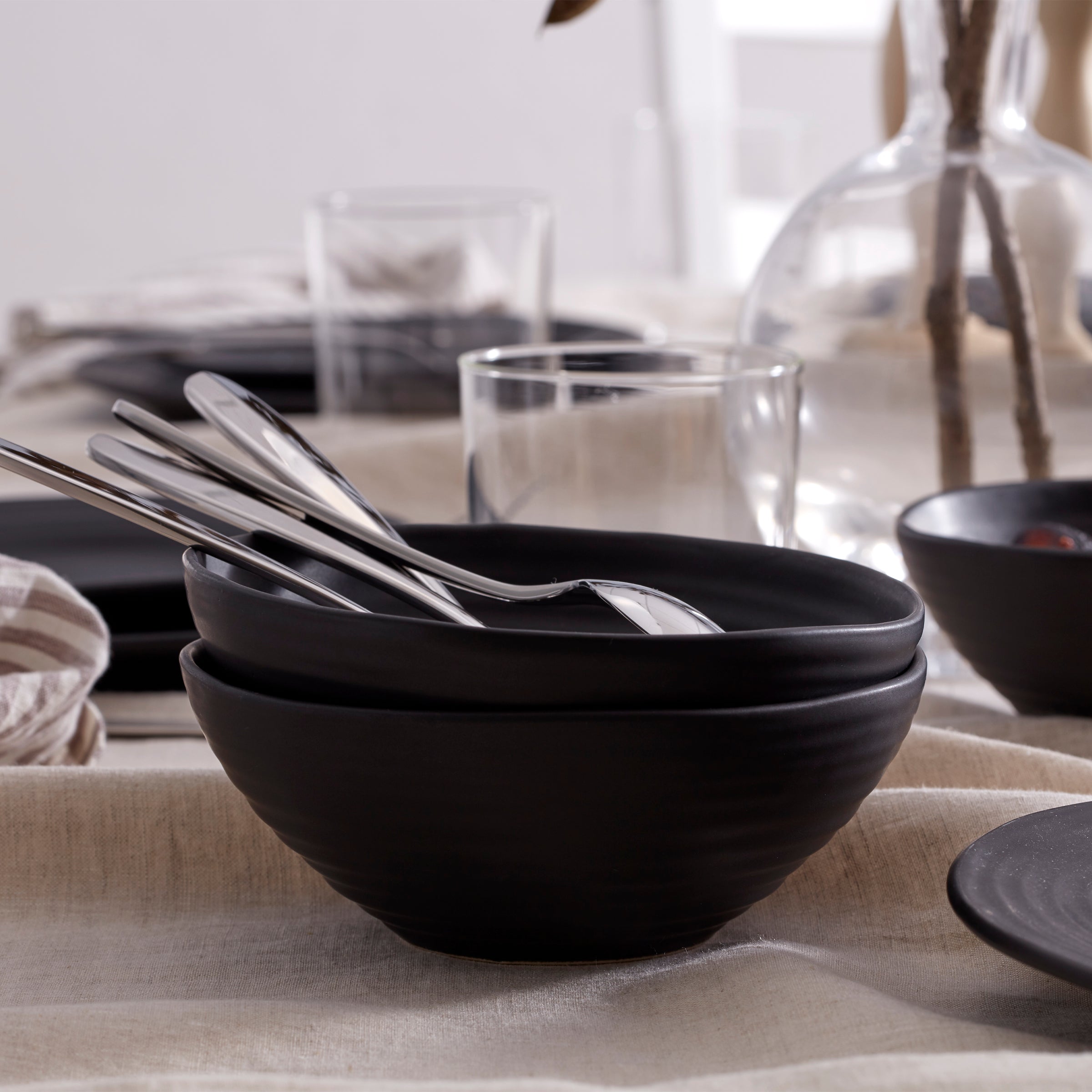 Oneida Ridge 12-Piece Dinnerware Set - Artisan-Designed Everyday Plates & Bowls