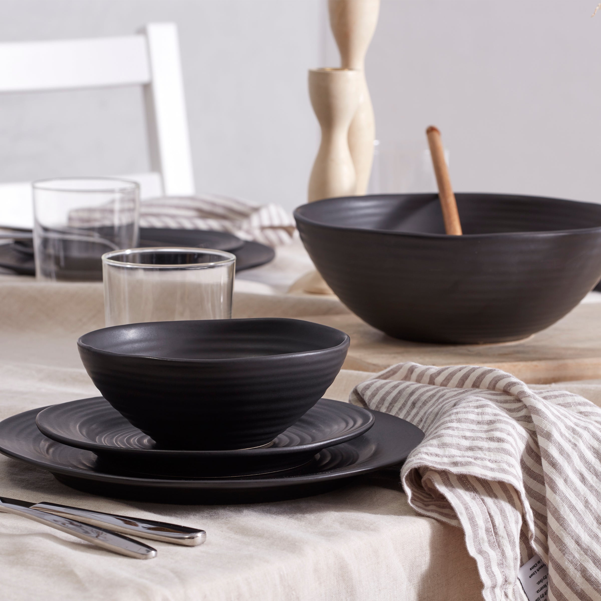 Oneida Ridge 12-Piece Dinnerware Set - Artisan-Designed Everyday Plates & Bowls