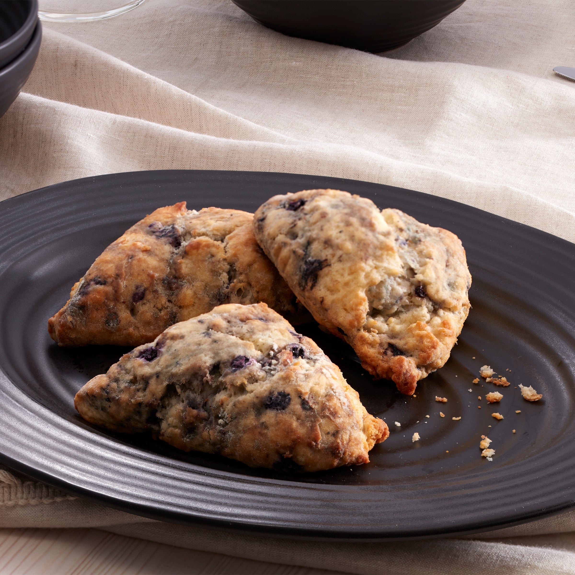 Oneida Ridge 12-Piece Dinnerware Set - Artisan-Designed Everyday Plates & Bowls