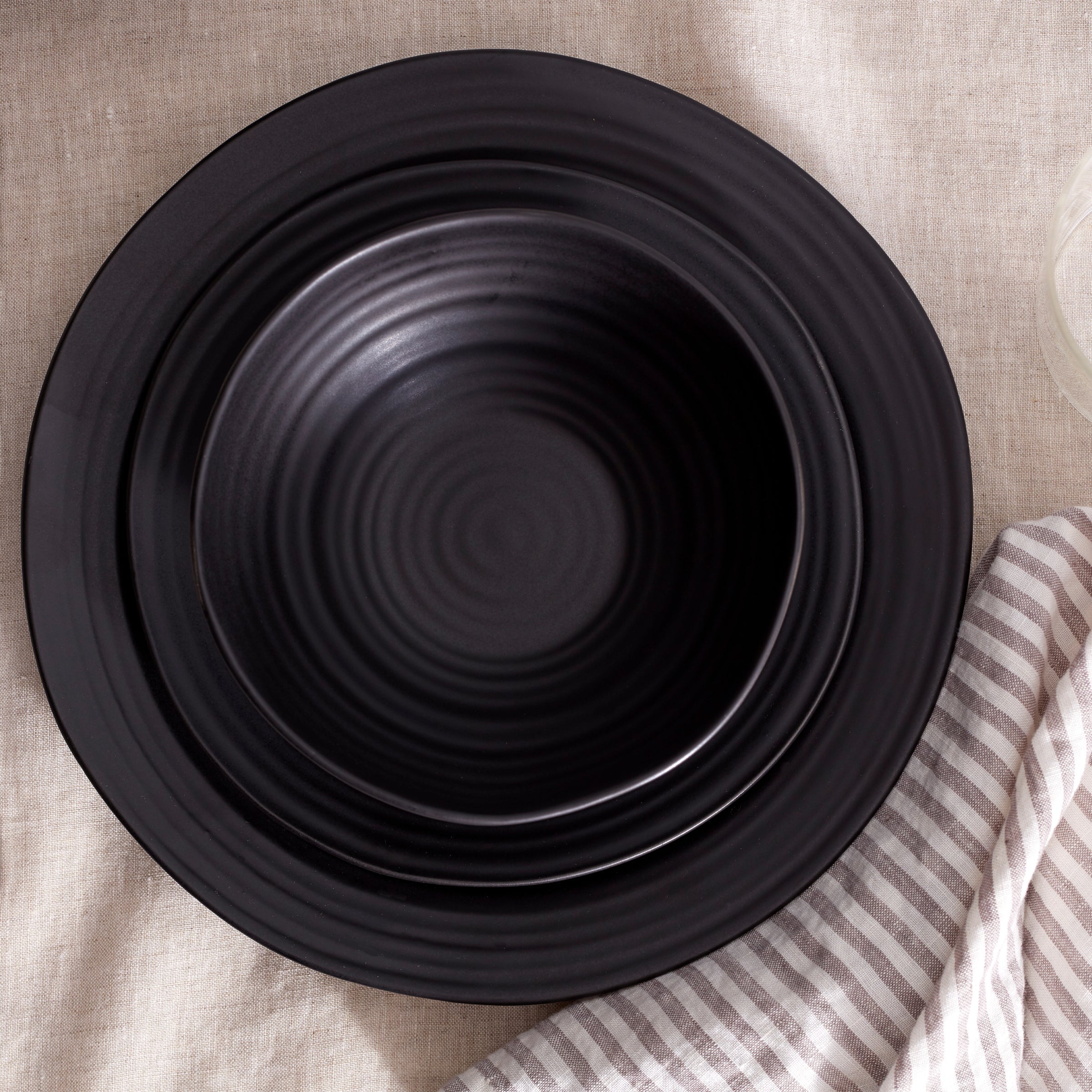 Oneida Ridge 12-Piece Dinnerware Set - Artisan-Designed Everyday Plates & Bowls