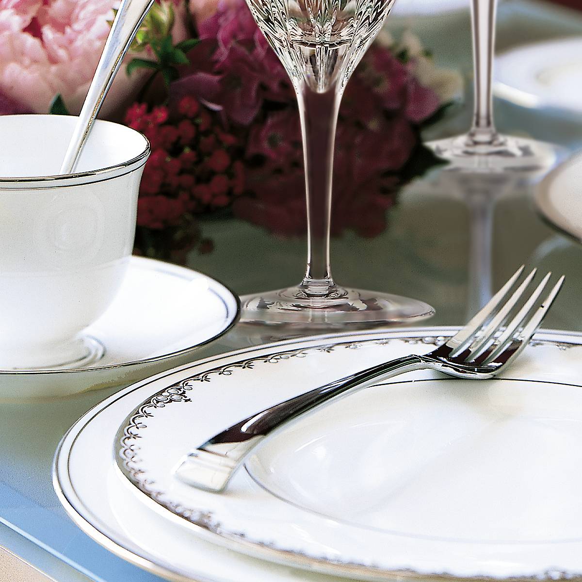 Federal Platinum Porcelain 5-Piece Place Setting with Dishwasher-Safe Design