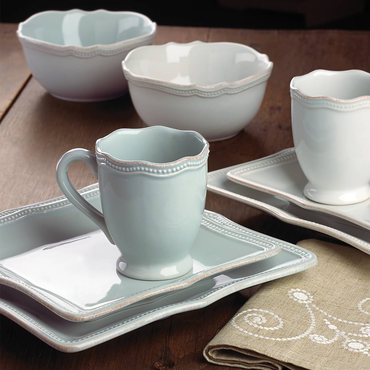 French Pearl Bead White 4-Piece Dinnerware Set