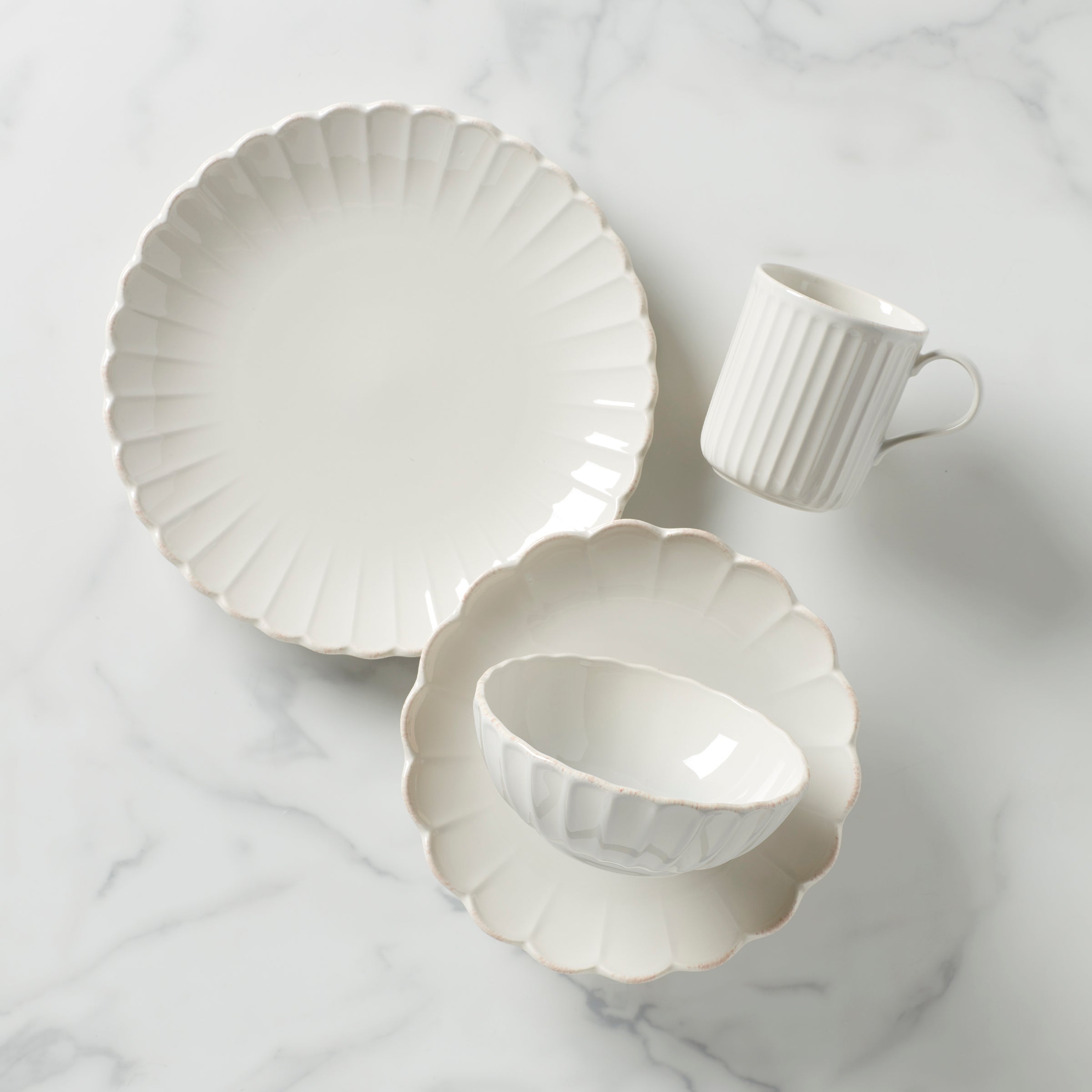 French Perle Scallop 4-Piece Dinnerware Set with Ruffled Design