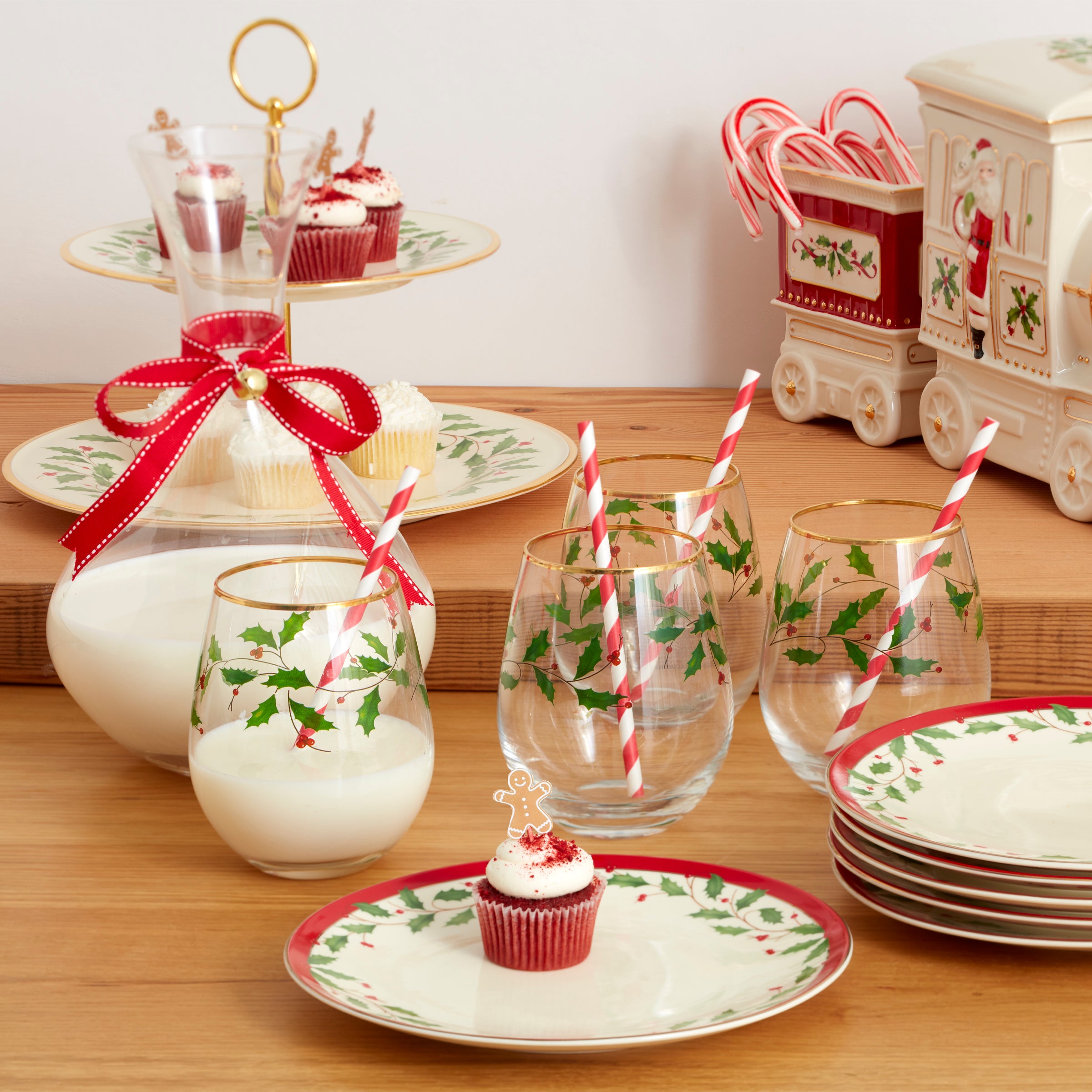 Holiday Dinner Plates Set of 6 - Red Holly Motif Accent Plates