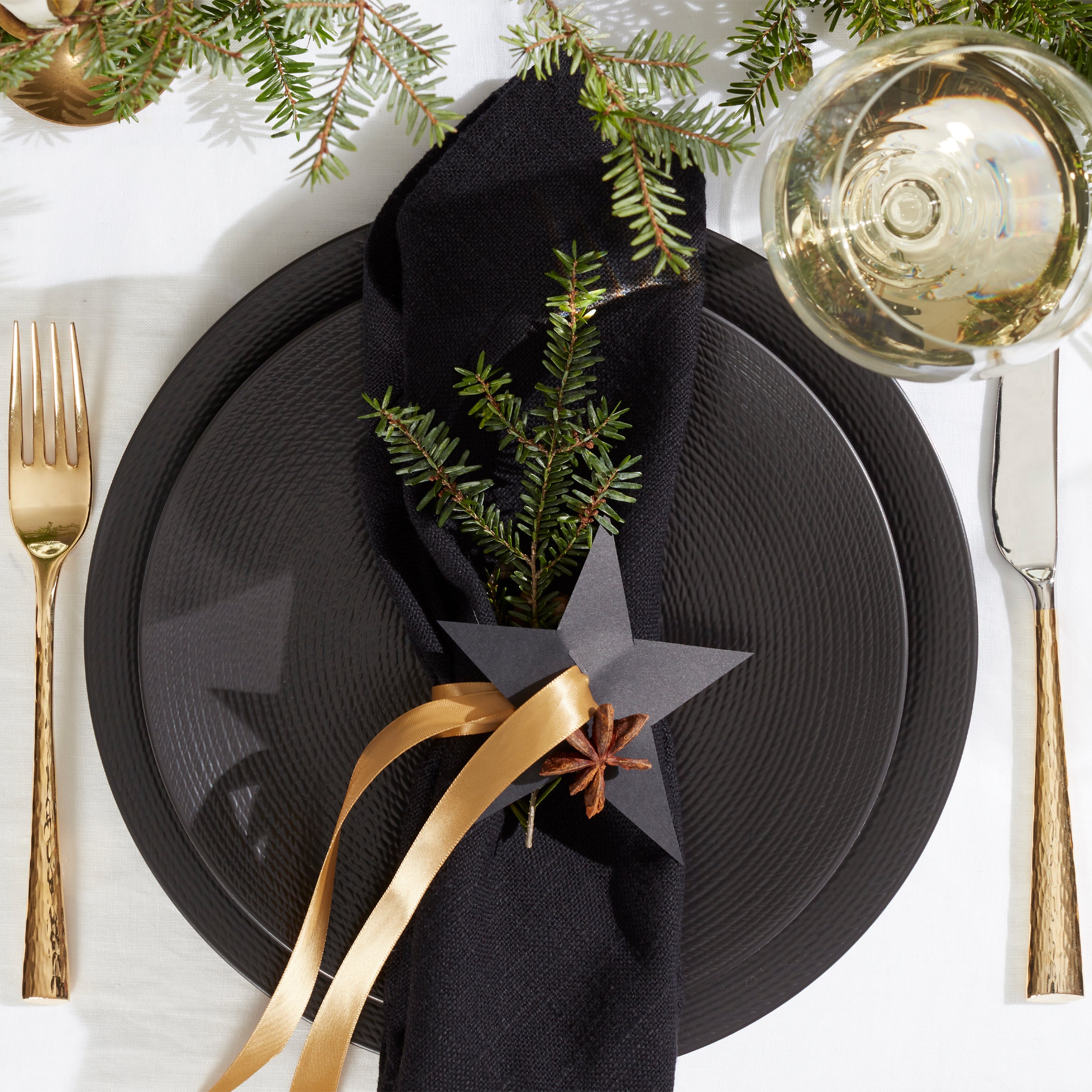 LX Collective Matte Black Dinner Plates - Set of 4 Textured Modern Tableware