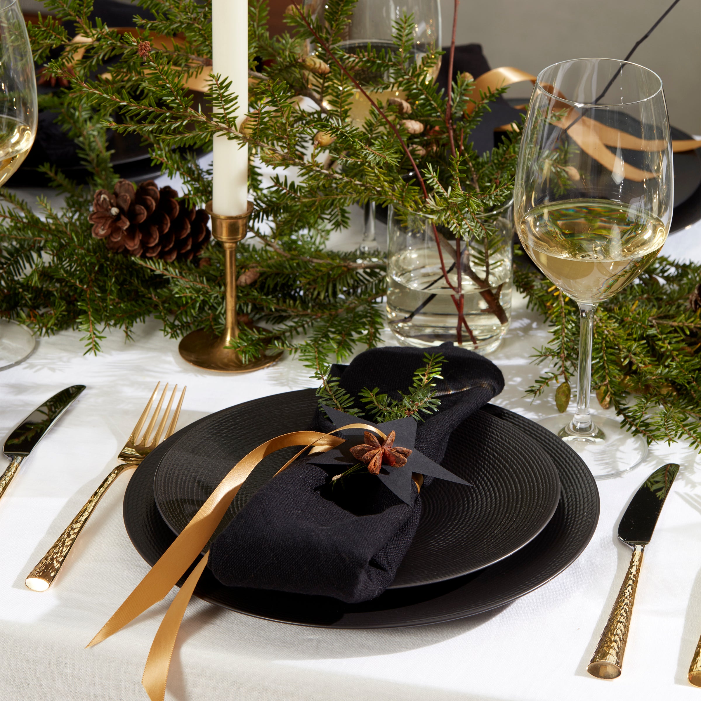 LX Collective Matte Black Dinner Plates - Set of 4 Textured Modern Tableware