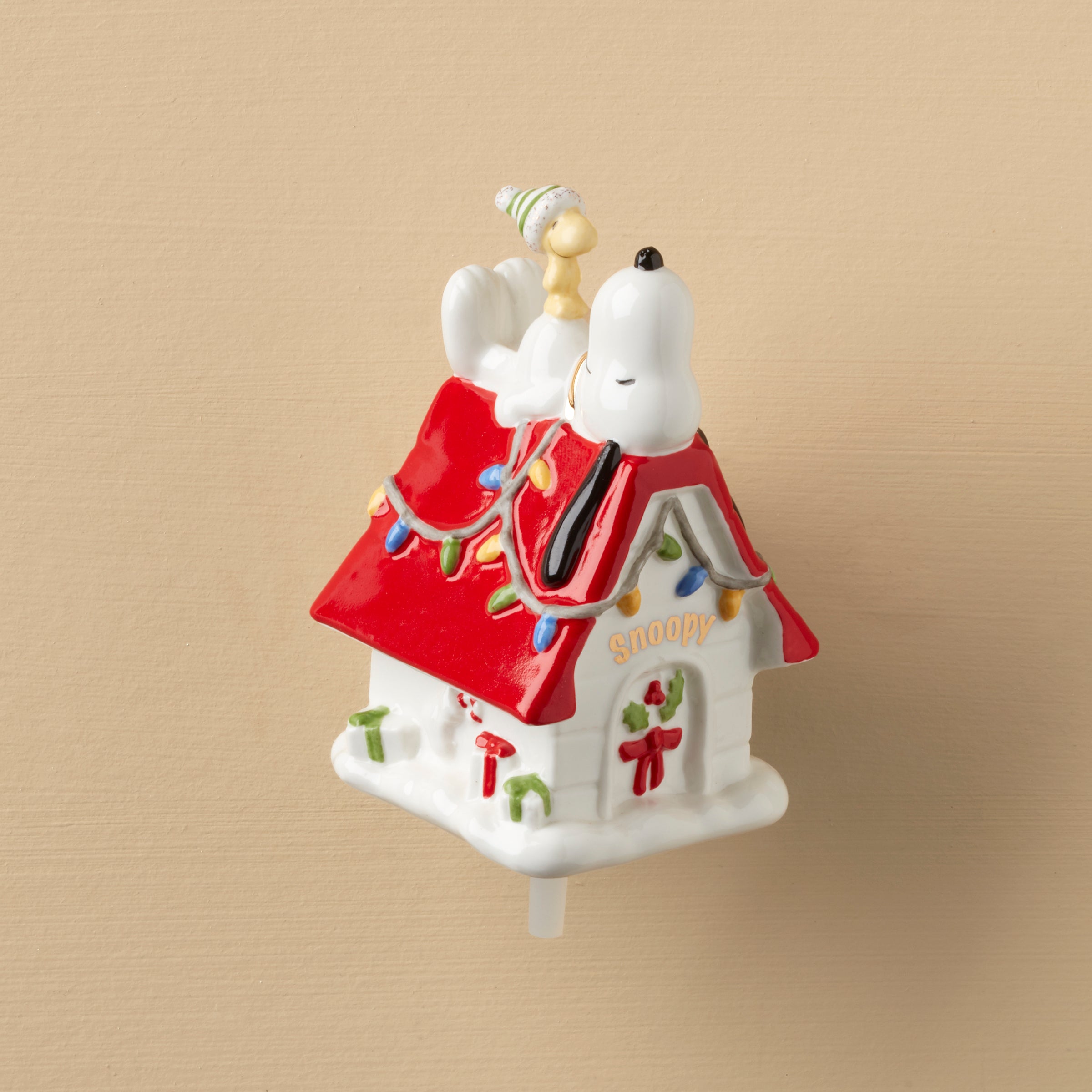 Snoopy Party Popper - Fun Character Table Decor for Holidays