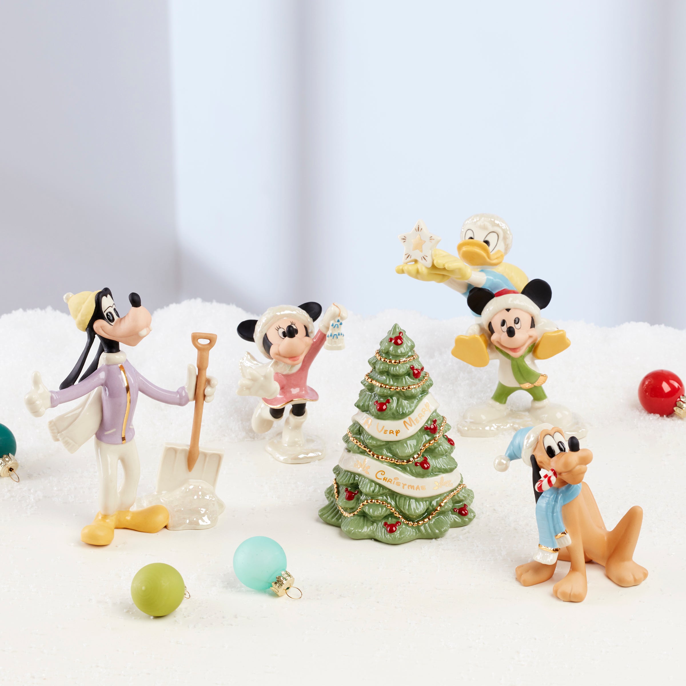 Disney Christmas Figurine Set - Mickey & Minnie Mouse 5-Piece Collection