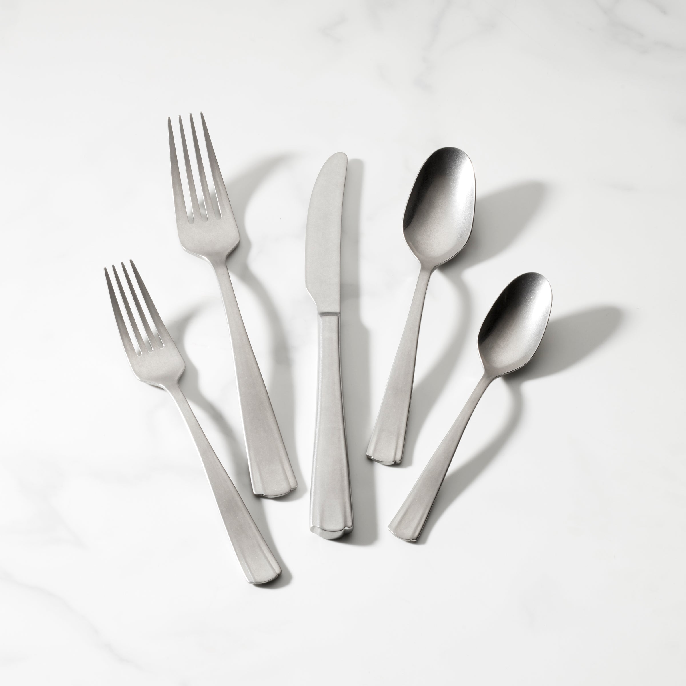 French Perle Scallop 65-Piece Stainless Steel Flatware Set