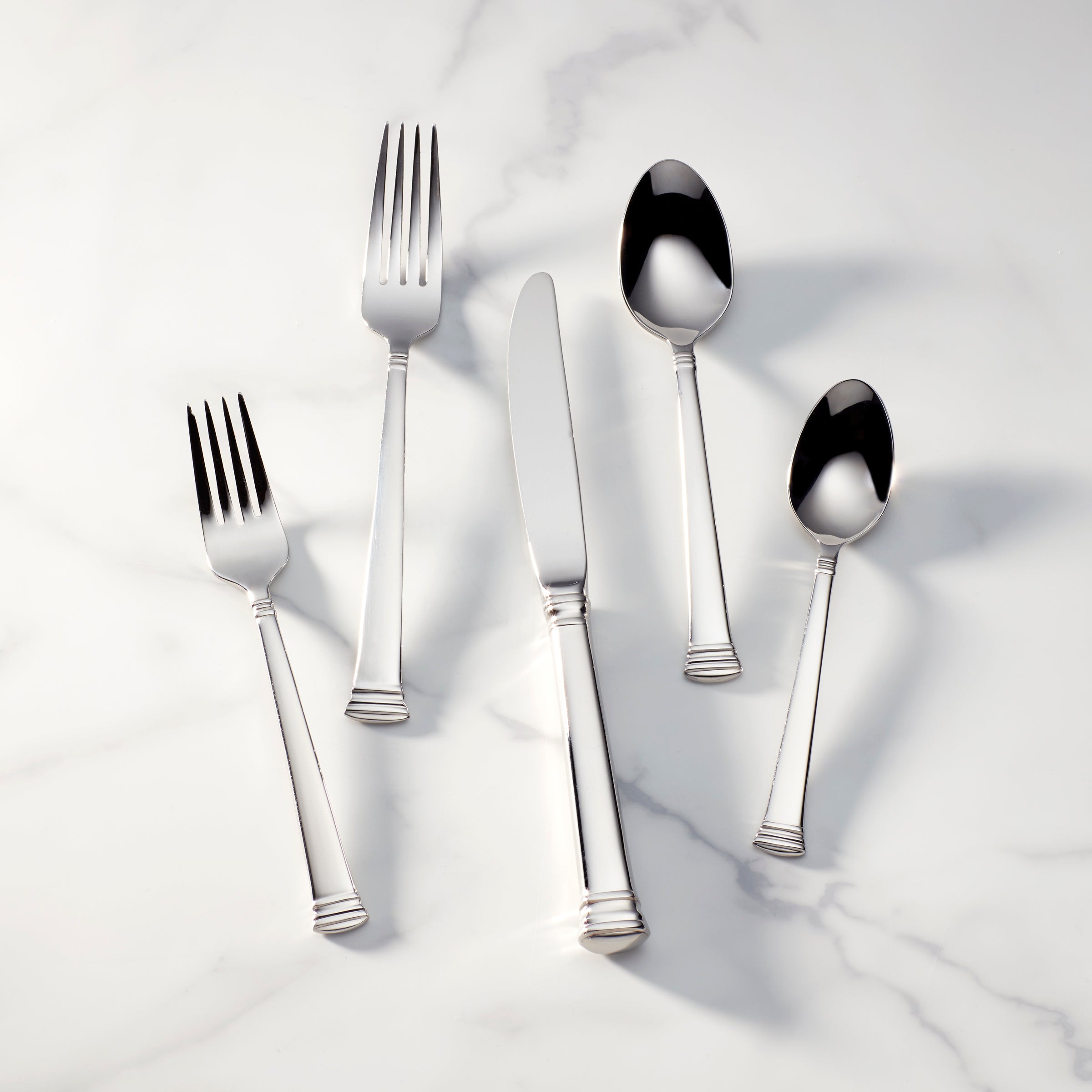 18/10 Stainless Steel 5-Piece Flatware Set with Ridged Handle Design