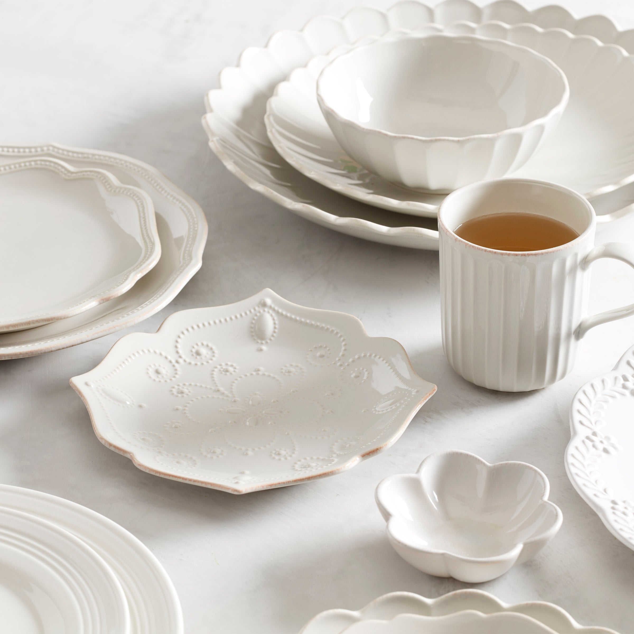 French White Ceramic Dessert Plates Set - 4-Piece Scalloped Edge