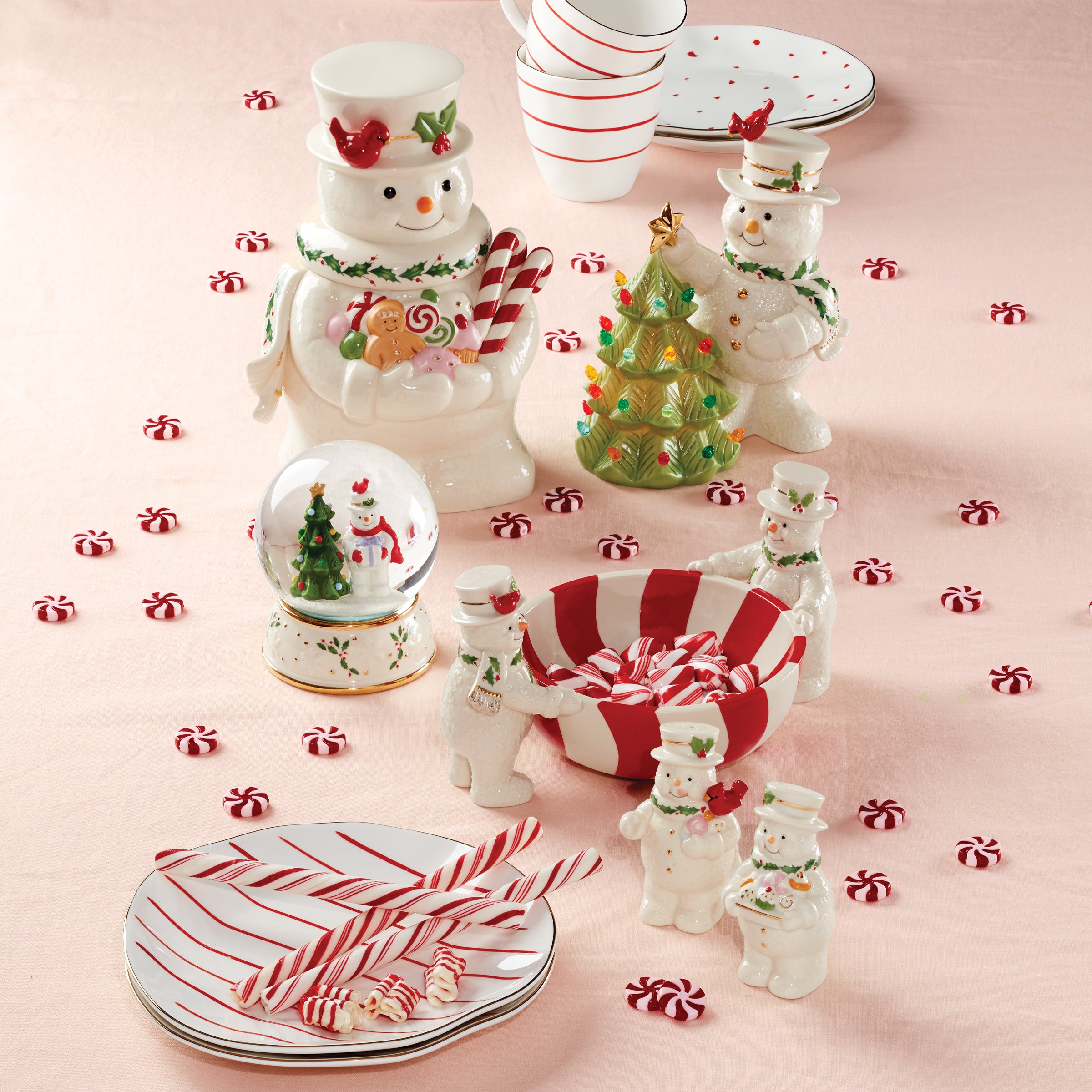 Garnet Bay 4-Piece Dessert Plates Set with Gold Banding