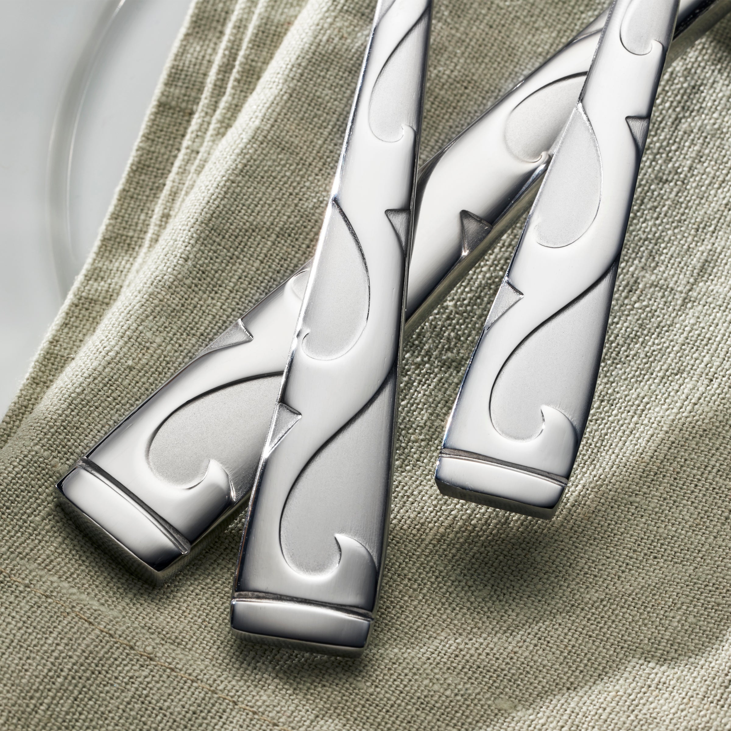 Tuscany 20-Piece Rock-Inspired Flatware Set with Embossed Design