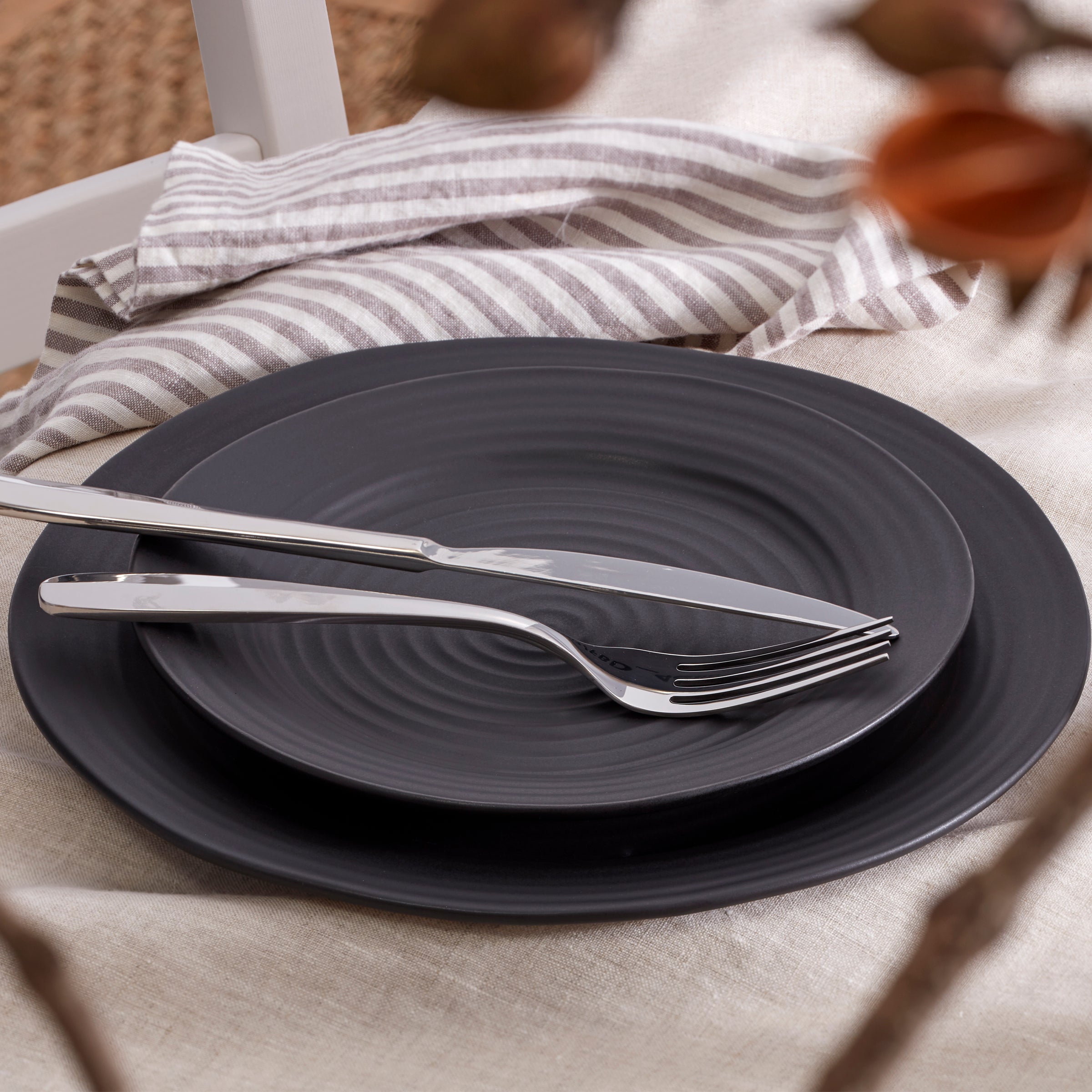 Oakwood 20-Piece Stainless Steel Flatware Set for Dining