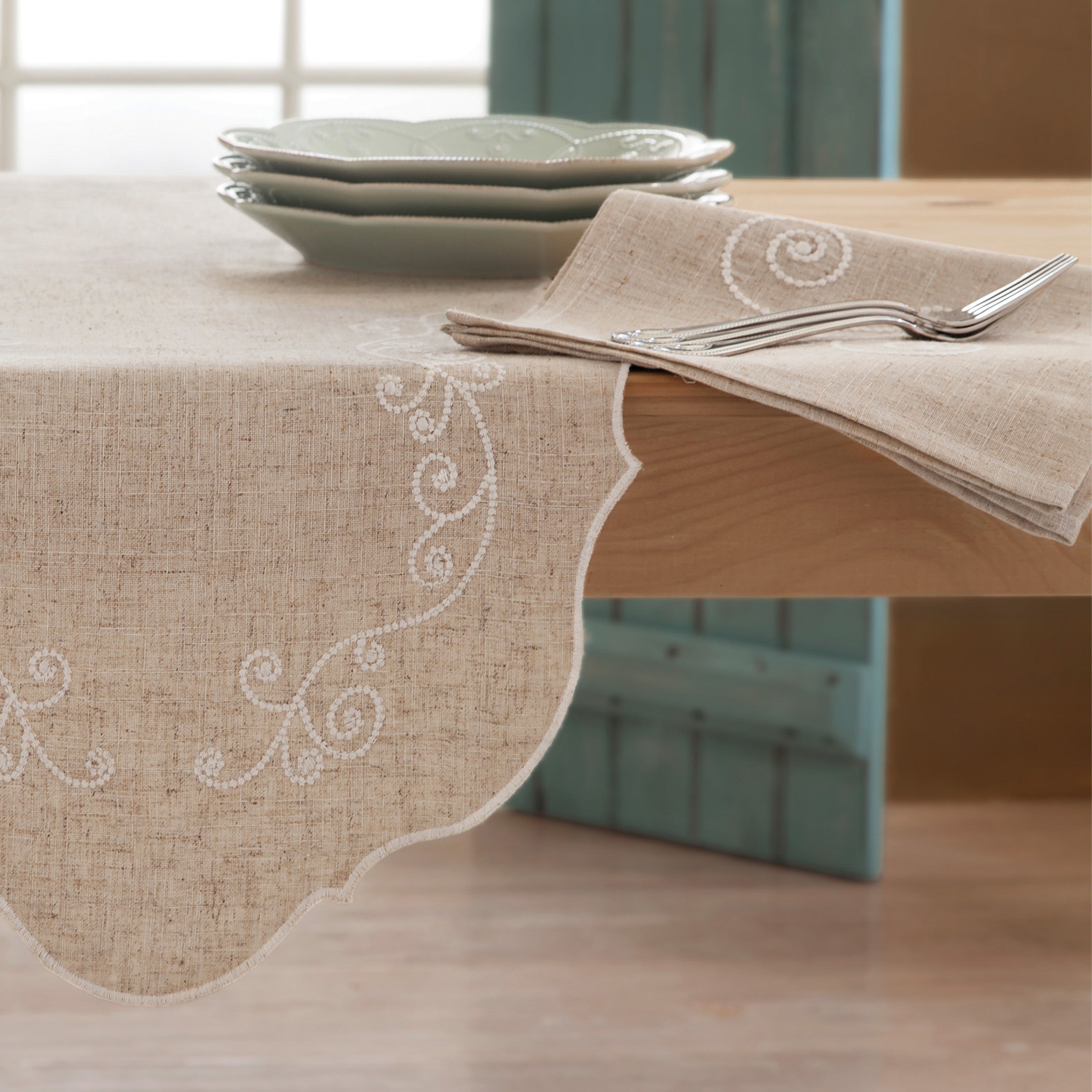 French Perle Linen Placemat with Swirl & Scroll Design - White Table Decor