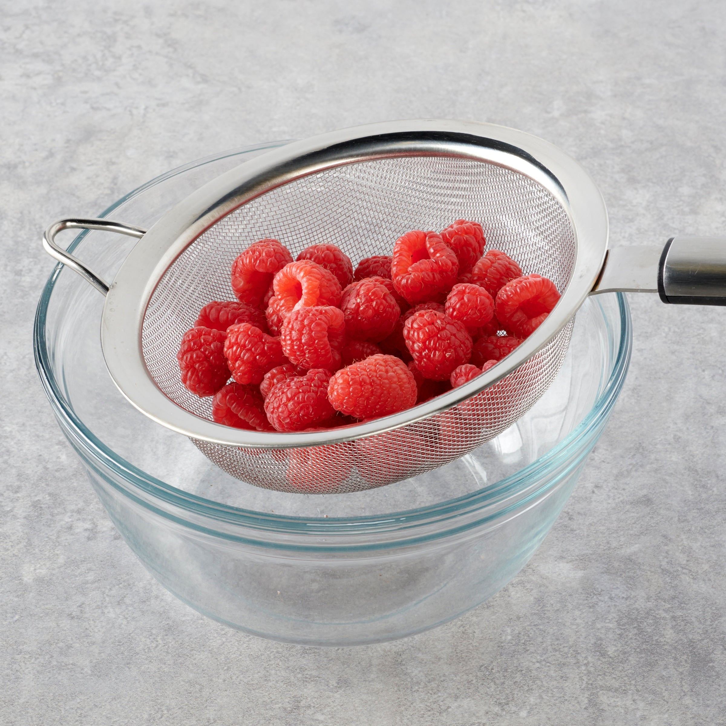 Oneida 6" Stainless Steel Kitchen Strainer - Ergonomic Handle