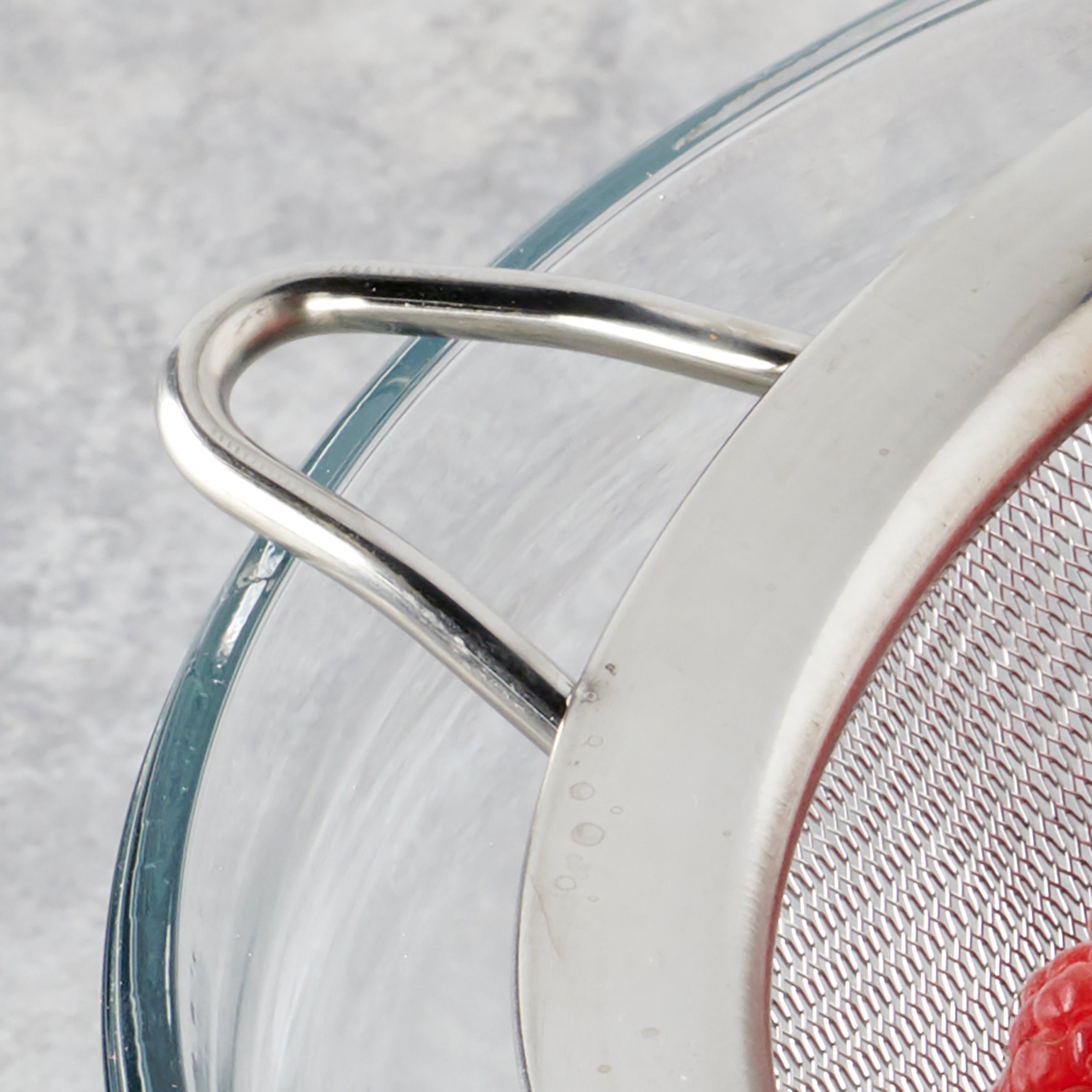 Oneida 6" Stainless Steel Kitchen Strainer - Ergonomic Handle