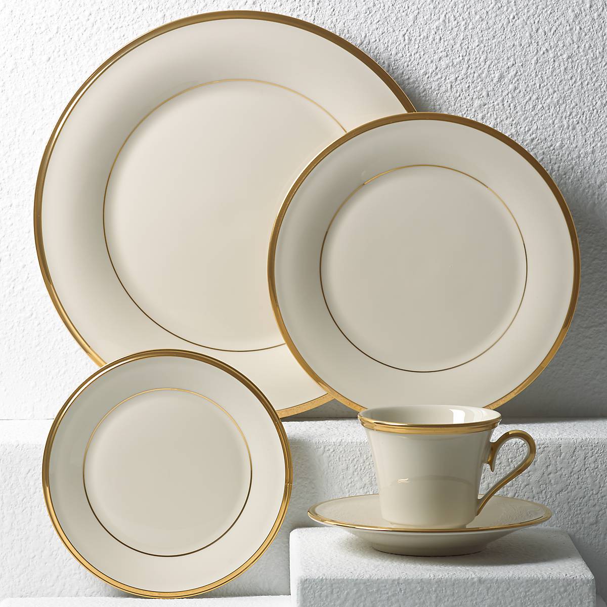 Gold-Accented Porcelain Dinnerware Set - 5-Piece Place Setting with Cup & Saucer