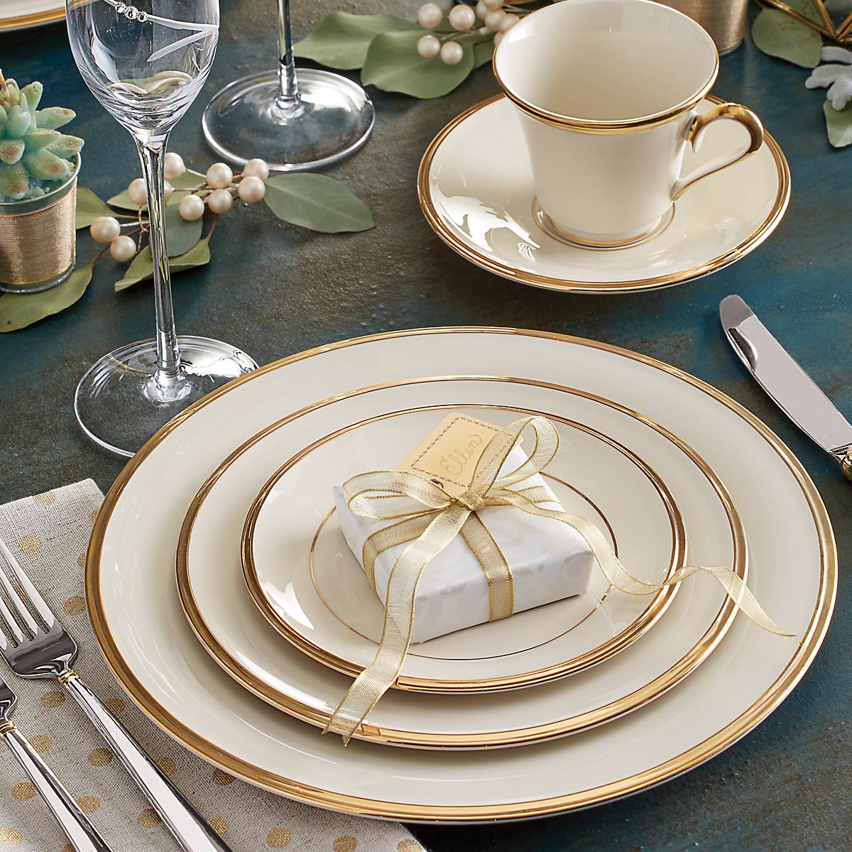 Gold-Accented Porcelain Dinnerware Set - 5-Piece Place Setting with Cup & Saucer