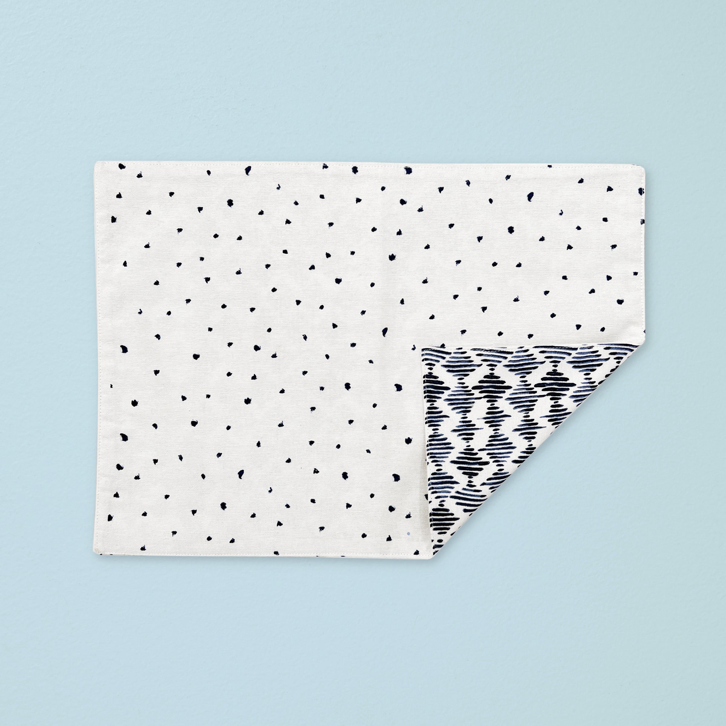 Blue Bay Reversible Diamond & Dot Placemat – Textile-Inspired Design