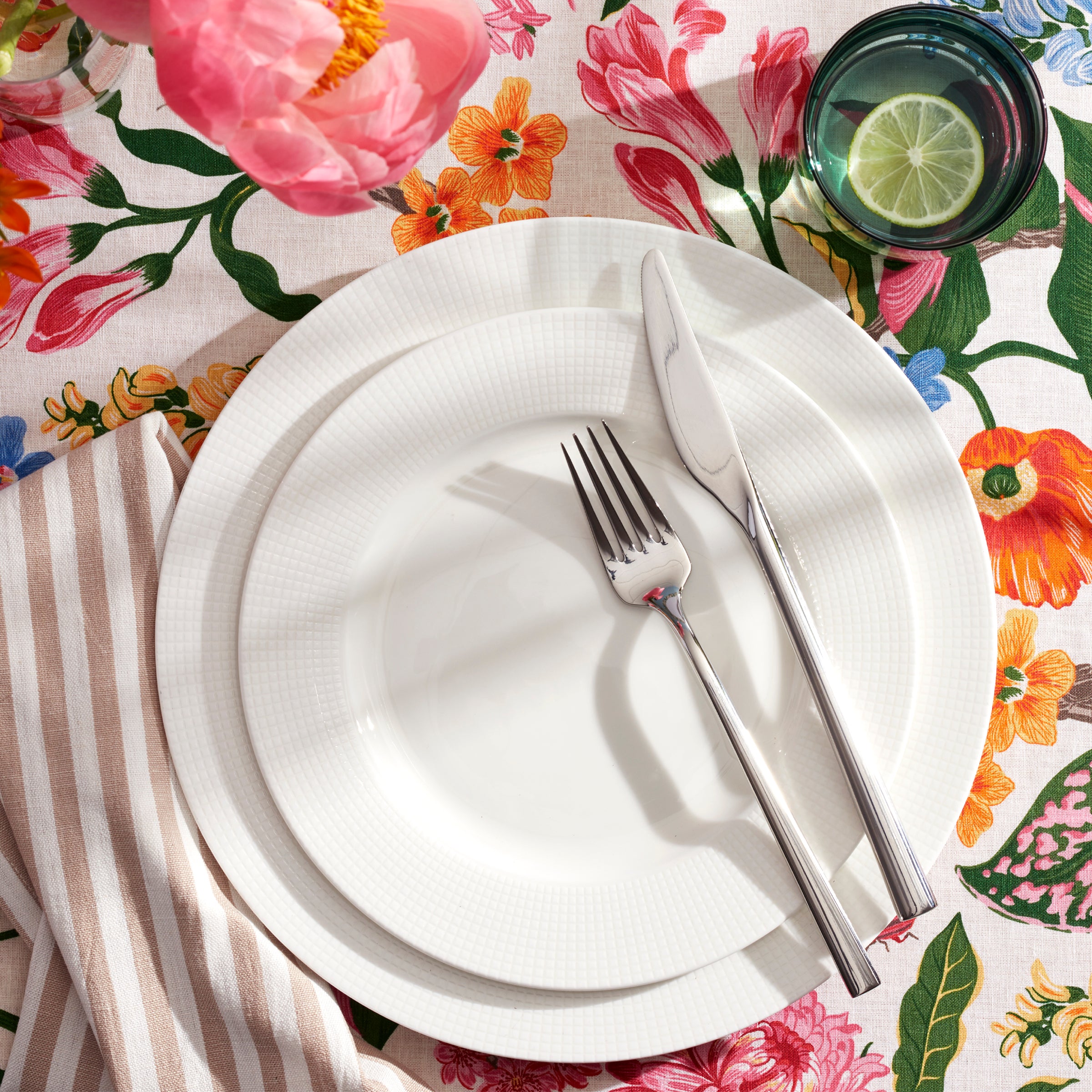 Tuscany Classics White Accent Plates - Set of 6 Elegant Dinnerware