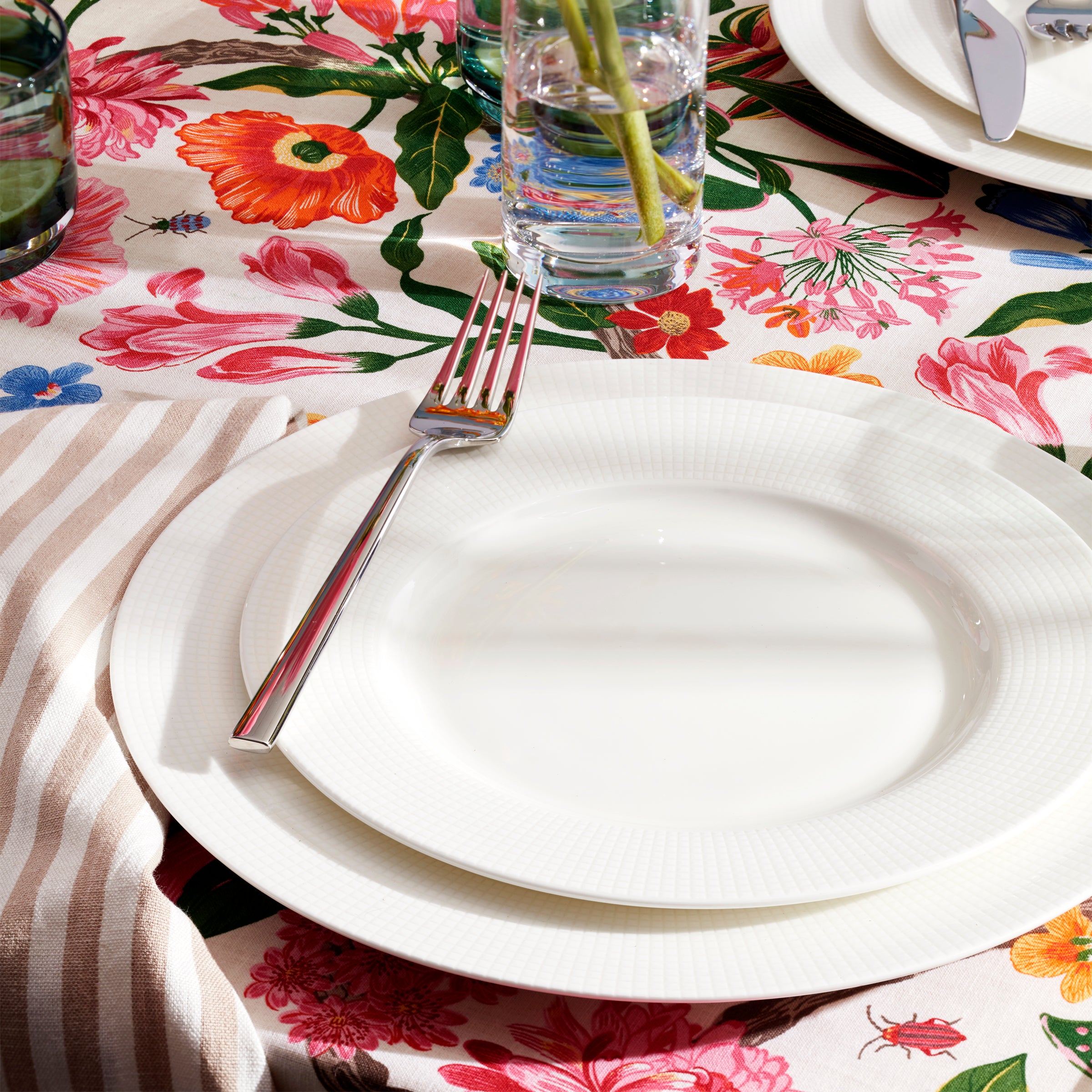 Tuscany Classics White Accent Plates - Set of 6 Elegant Dinnerware